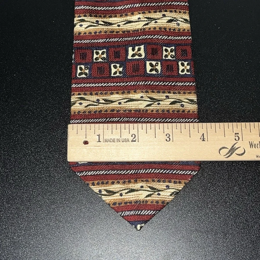 AKA Eddie Bauer Mens Vintage 100% Silk Tie Made In USA Geometric Retro Design